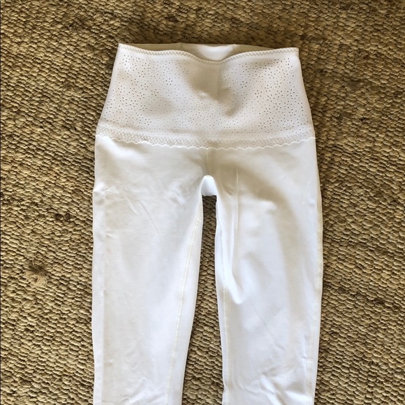 lululemon athletica Free Spirit Scallop Laser Cut Leggings - Picture 1 of 8